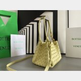 Top Quality BOTTEGA VENETA parachute Andiamo small size 796569