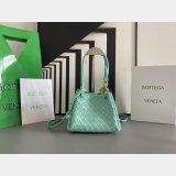 Top Quality BOTTEGA VENETA parachute Andiamo small size 796569