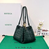 Top Quality BOTTEGA VENETA Andiamo Parachute Small Size