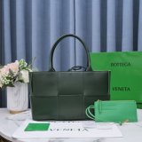 Luxury BOTTEGA VENETA Medium Arco Tote Bag 36CM