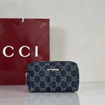 Gucci AAA+ Medium Cosmetic Case Plaque 875801 Bag