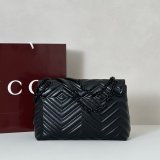 Gucci Perfect 850676 GG Marmont Medium Shoulder Bag