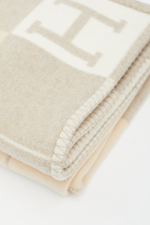 Grey 
Cream Avalon III Throw Blanket