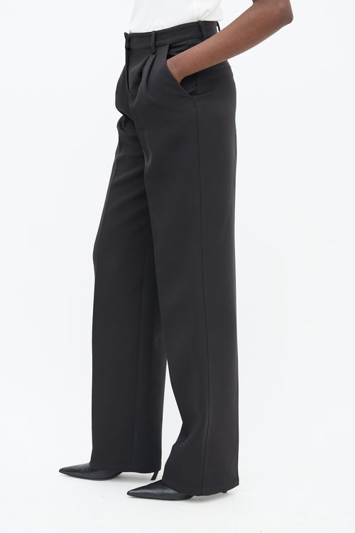 Aknvas Black O
Connor Pleated Straight Leg Trouser