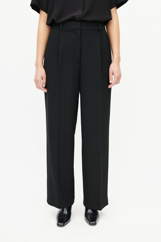 Aritzia Babaton Black Pleated Trouser