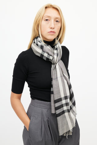 Burberry Black 
Grey Nova Check Scarf