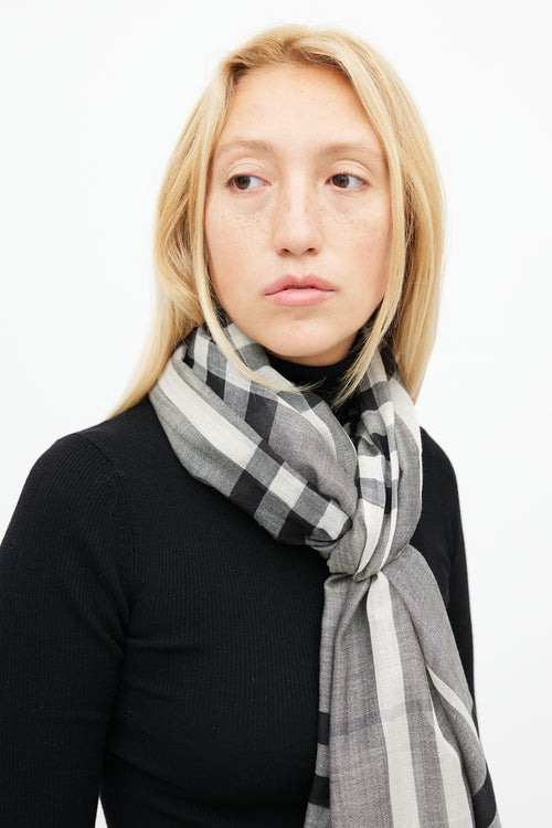 Burberry Black 
Grey Nova Check Scarf