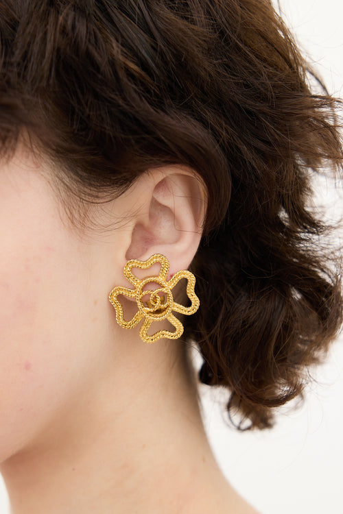 Chanel 1990s Gold Rope CC Clover Clip On Earrings