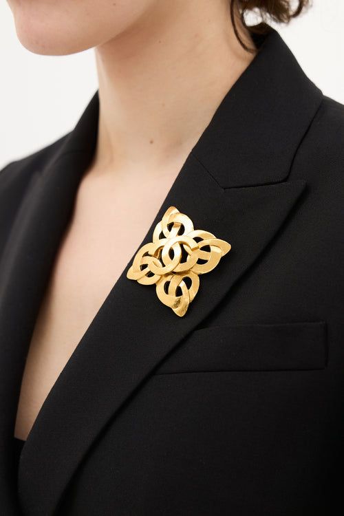 Chanel Spring 1997 Gold CC Quatrefoil Knot Brooch