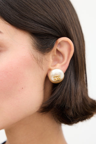 Chanel 1986 Gold Faux Pearl Logo Earring