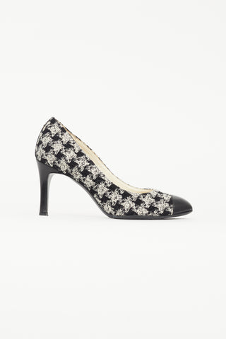 Chanel Black 
White Tweed Heel