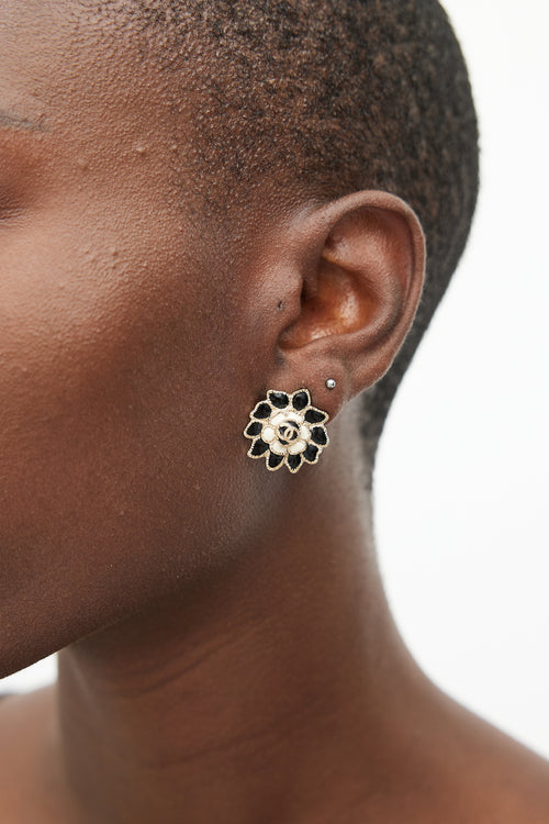 Chanel Cruise 2015 Black 
White Flower Earring