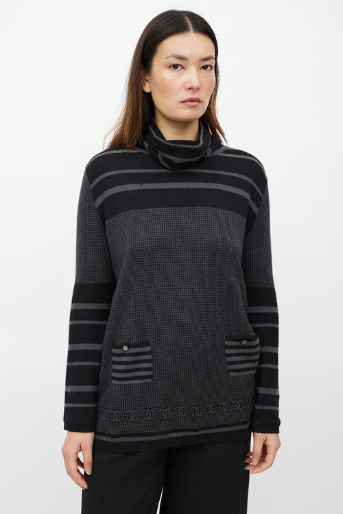 Chanel FW 2005 Black 
Grey Cashmere Houndstooth Turtleneck