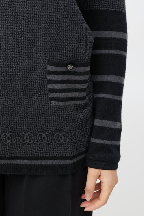 Chanel FW 2005 Black 
Grey Cashmere Houndstooth Turtleneck