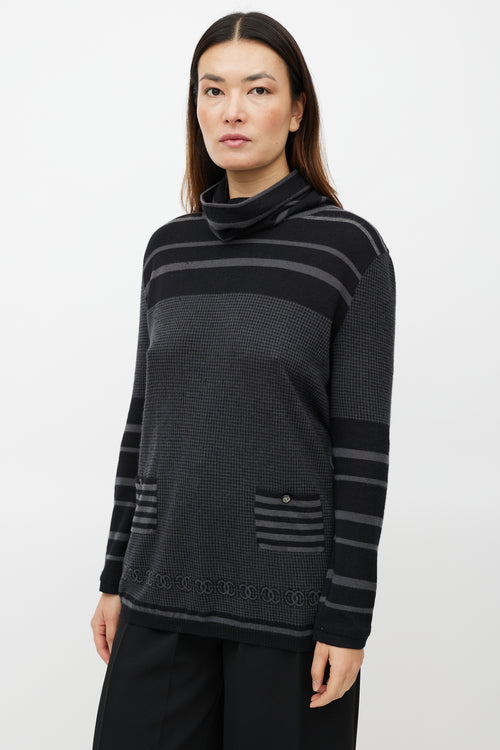 Chanel FW 2005 Black 
Grey Cashmere Houndstooth Turtleneck