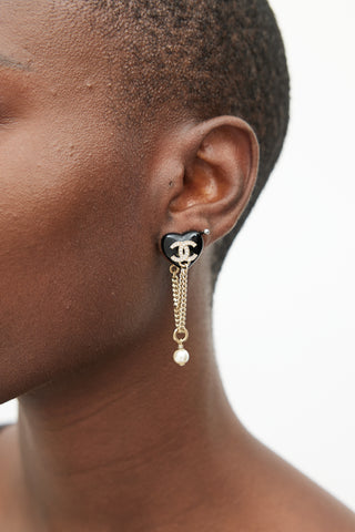 Chanel Fall 2022 Black 
Gold Heart Chain Earring