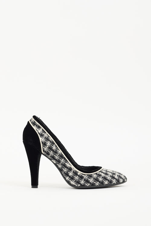 Chanel Fall 2004 Black 
White Tweed Pump