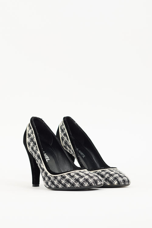 Chanel Fall 2004 Black 
White Tweed Pump