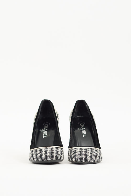 Chanel Fall 2004 Black 
White Tweed Pump