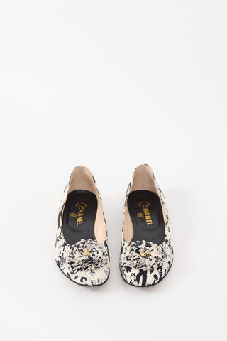 Chanel Spring 2003 White 
Black Printed CC Ballet Flat