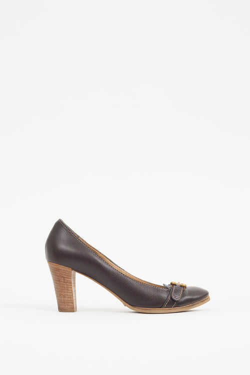 Chloé Brown 
Gold Leather Pump