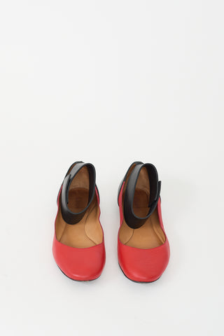 Chloé Red 
Black Leather Ankle Strap Flat