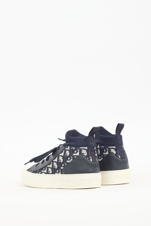 Dior Navy Leather 
Textile Walk
n
Dior Sneaker