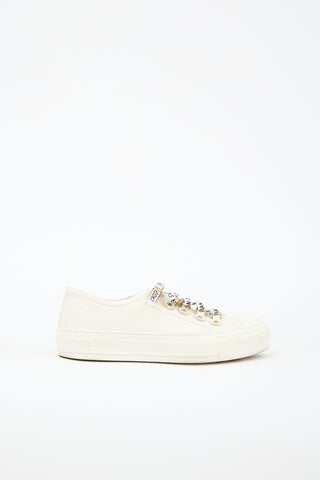 Dior Canvas Walk
n
Dior Sneaker