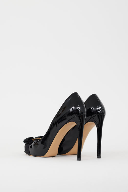 Ferragamo Black 
Gold Patent Leather Vara Bow Heel