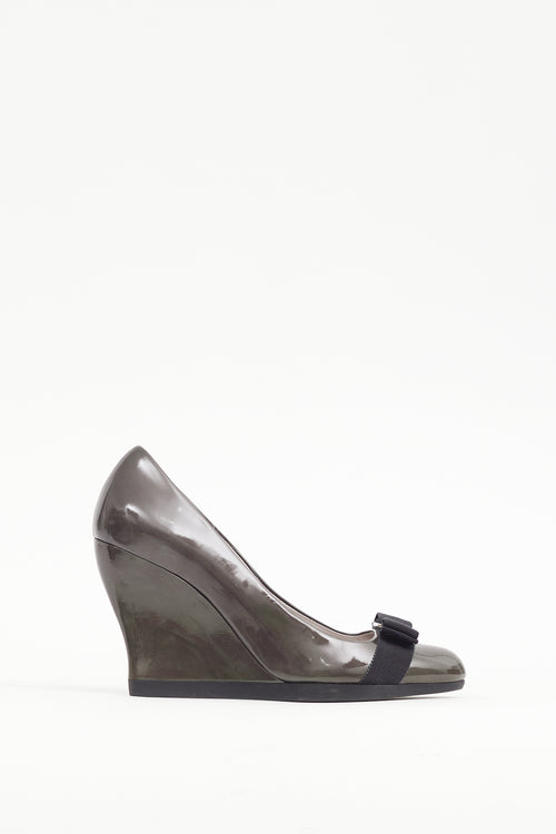 Ferragamo Green 
Black Patent Leather Flo Vara Heel