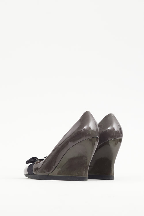 Ferragamo Green 
Black Patent Leather Flo Vara Heel