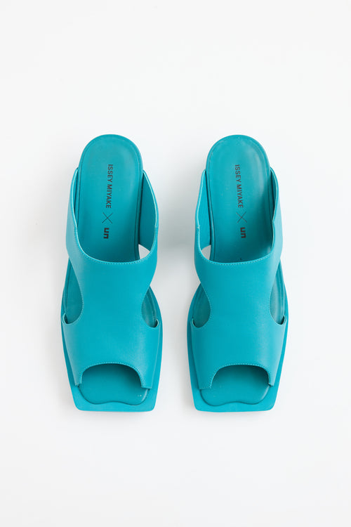 Fin Cutout Sandal