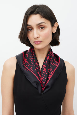 Gucci Black 
Fuchsia Printed Silk Scarf