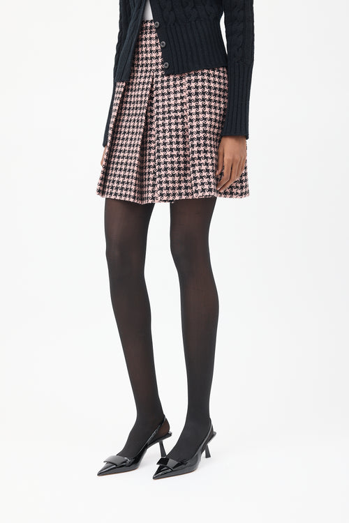 Gucci Black 
Pink Wool Swirl Houndstooth Skirt