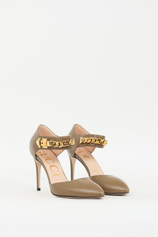 Gucci Taupe Leather D
Orsay Chain Pump