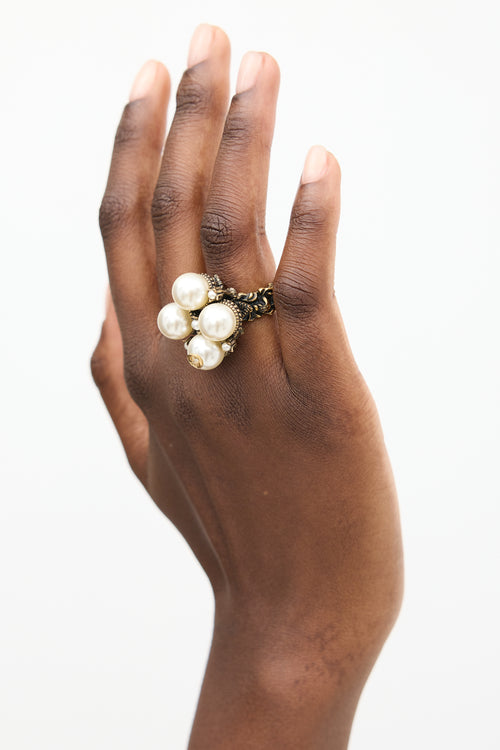 Gucci Gold 
White Textured Faux Pearl Logo Ring