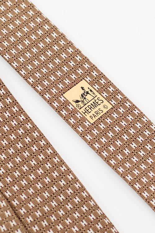 Hermès Brown 
White Silk Faconnee H Bicolore Tie