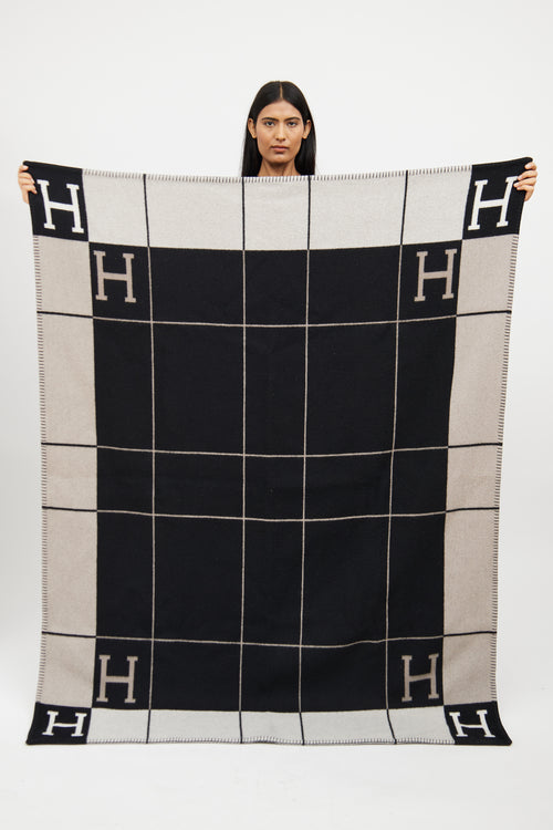 Écru Noir Avalon III Throw Blanket