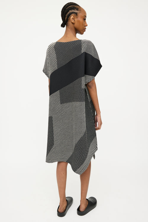 Issey Miyake Black 
White Pleated Dress