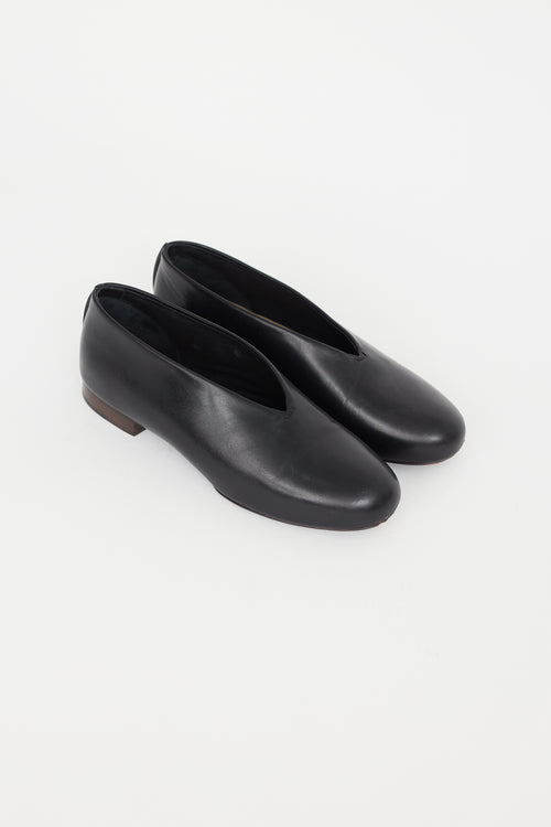 Lemaire Black Leather V-Cut Flat