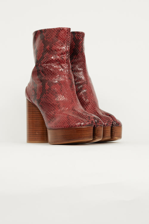 Maison Margiela Red 
Black Textured Patterned Tabi Boot