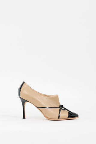 Manolo Blahnik Beige 
Black Leather Bow Pump