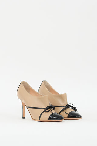 Manolo Blahnik Beige 
Black Leather Bow Pump