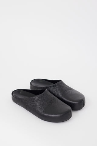 Marni Black Leather Fussbett Clog