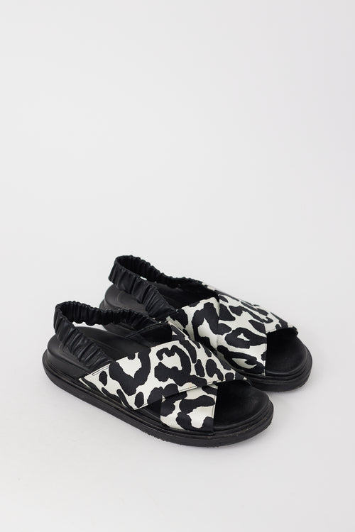 Marni Black 
White Printed Satin 
Leather Fussbett Sandal