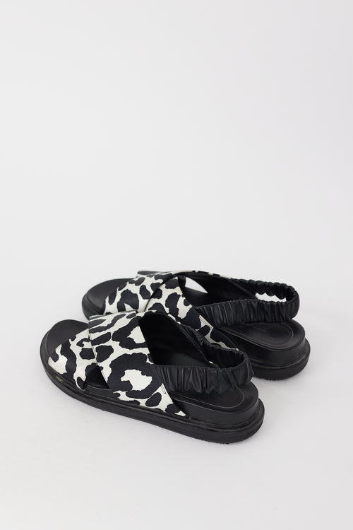 Marni Black 
White Printed Satin 
Leather Fussbett Sandal