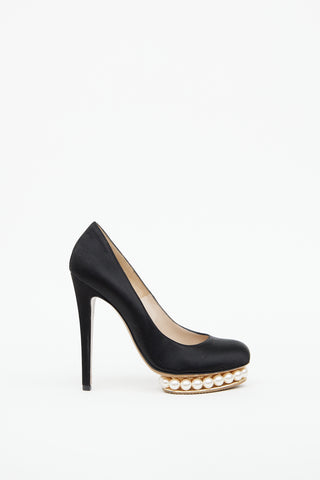 Satin 
Pearl Platform Pump