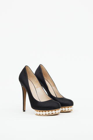 Satin 
Pearl Platform Pump