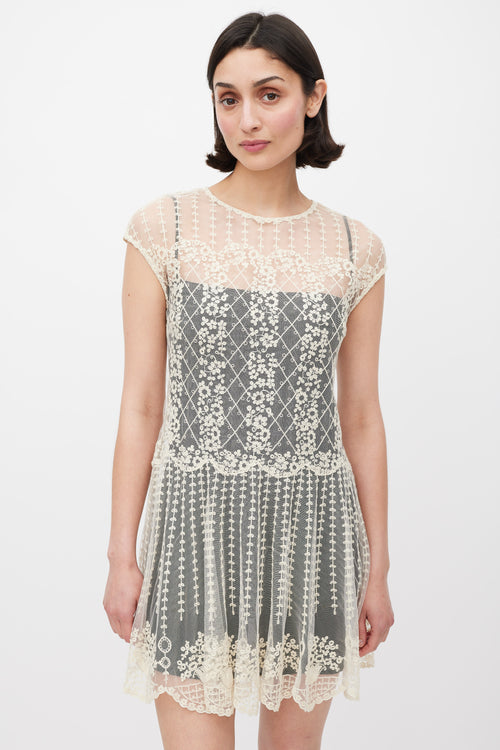 Red Valentino White 
Black Floral Lace Overlay Dress