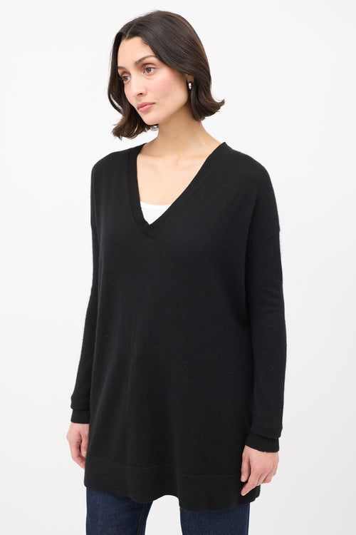 The Row Black Cashmere 
Silk Knit V-Neck Top